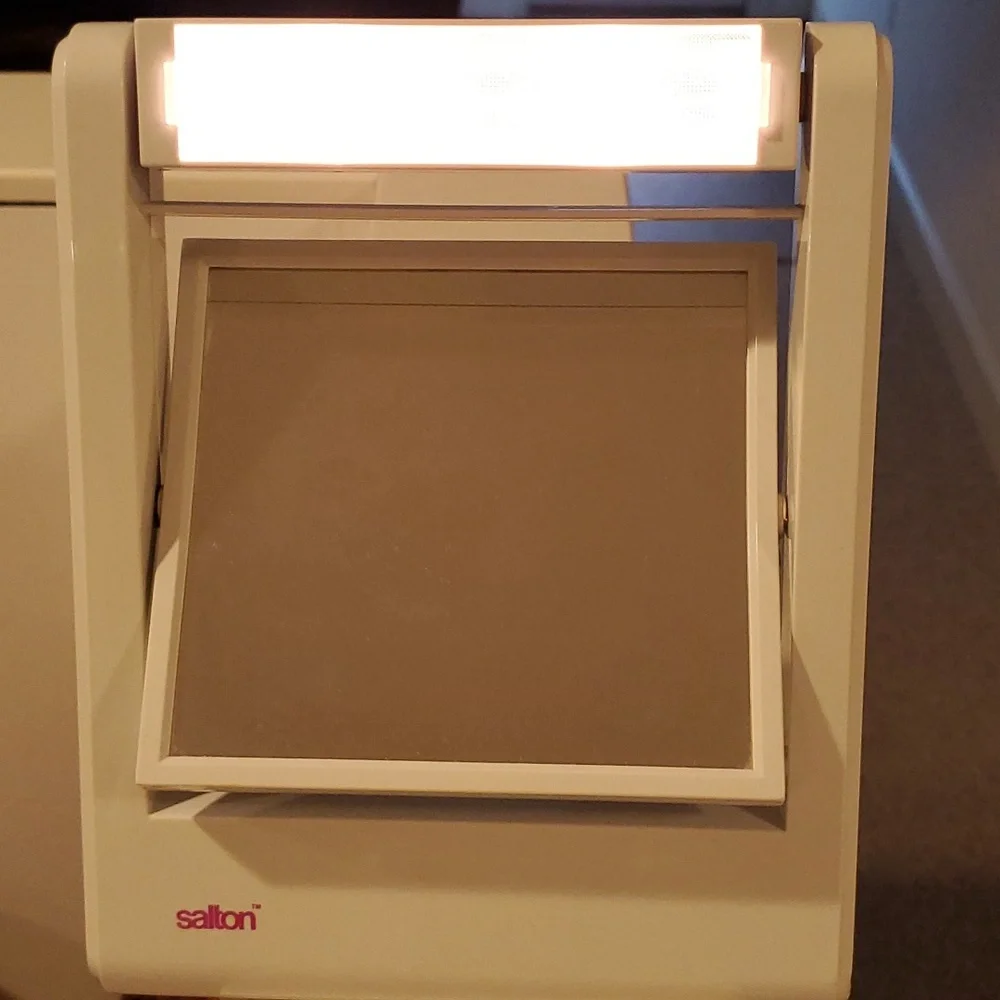 SALTON Lighted Make-up Mirror